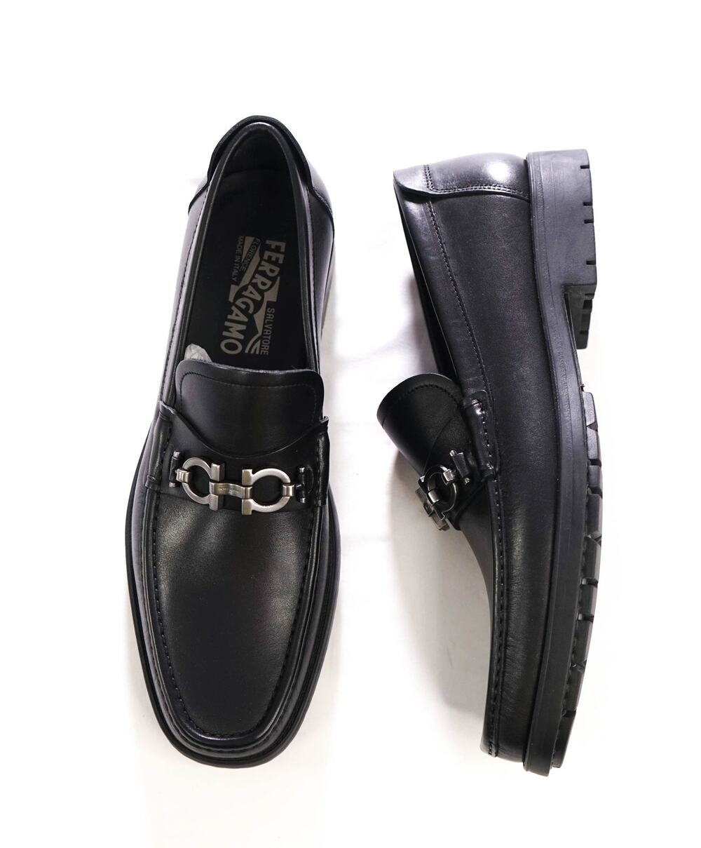 $995 FERRAGAMO - Black "MASTER" Lug-Sole Loafers - 9 D